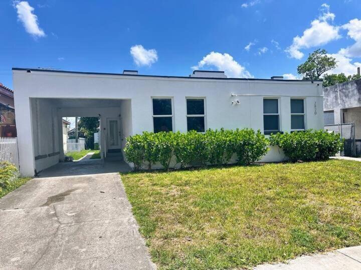 Apartment Group By The Grove & Gables